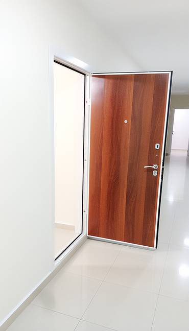 Дверь с ламинатом