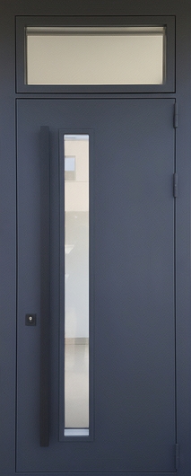 Уличная термодверь с фрамугой, стеклом, бугельной ручкой и темно-серой полимерной покраской