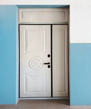 Полуторная дверь с фрамугой и МДФ